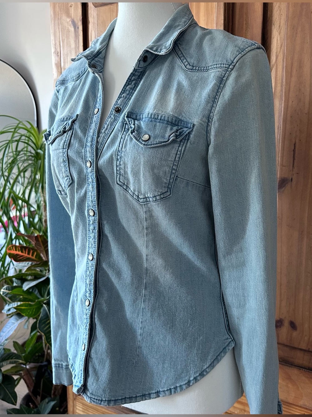Vintage 90's Light Blue Denim Fitted Button Up Jean Shirt Coastal Cowgirl - 6